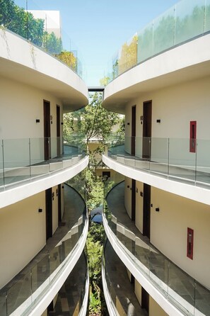 المنشأة من الخارج