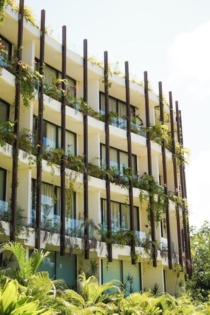 المنشأة من الخارج