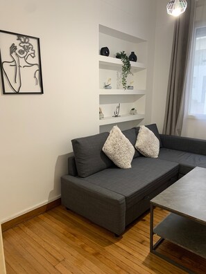 TV - Athenian Stay Kolonaki Apartment (Athina)