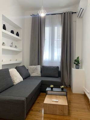 TV - Athenian Stay Kolonaki Apartment (Athina)