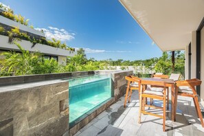 Luokittelematon kuva, 3 kautta 35, painike