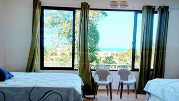 Iron/ironing board, Internet, bed sheets