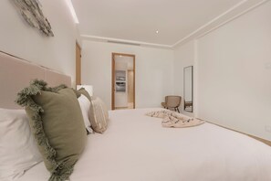 3 bedrooms, WiFi, bed sheets - BR Oceanview Retreat • Pool • Gym • Parking (Cabo San Lucas)