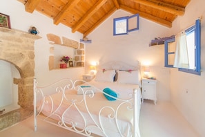 5 bedrooms, desk, iron/ironing board, travel cot - TheDreamHouse ChlorineFree Heated pool Artvillage. (Koskinou)