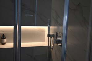 Shower, hair dryer, towels - Monastiraki 513 @SuperHost Hub (Athina)