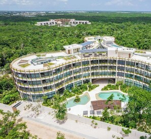 Exterior - Stylish Loft with direct access to Pool and Gym! (Tulum)
