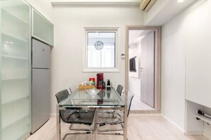Dining - Monastiraki 107 @SuperHost Hub (Athina)