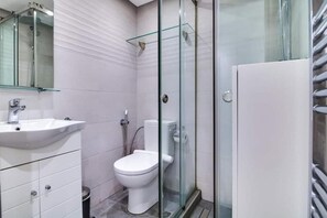 Shower, hair dryer, towels - Monastiraki 107 @SuperHost Hub (Athina)