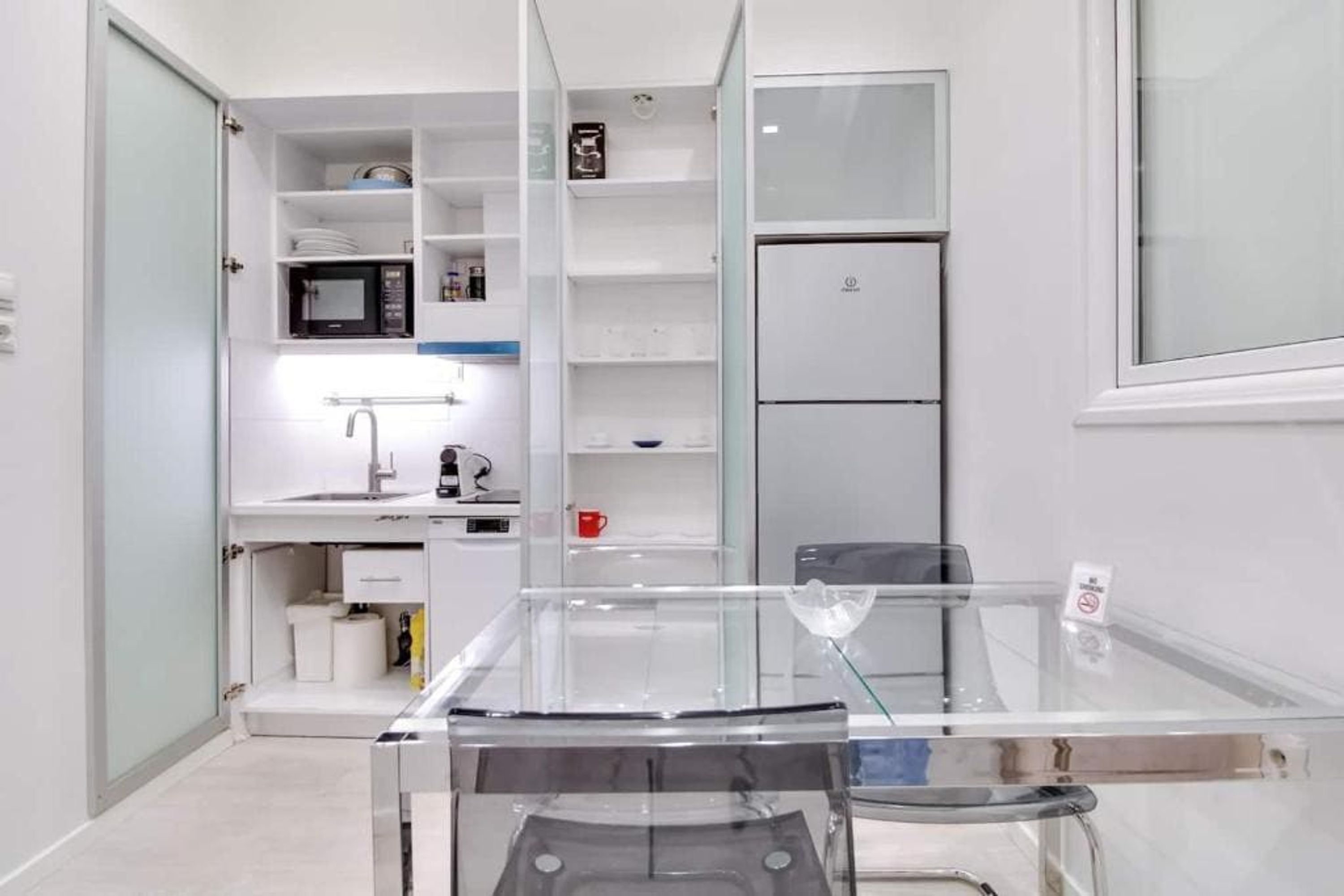 Fridge, microwave, stovetop, coffee/tea maker