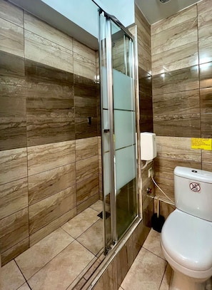 Shower, hair dryer, towels - Monastiraki 103 @SuperHost Hub (Athina)