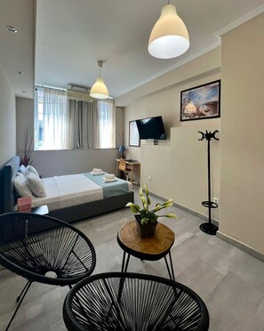 1 chambre, bureau, fer et planche à repasser, Wi-Fi gratuit