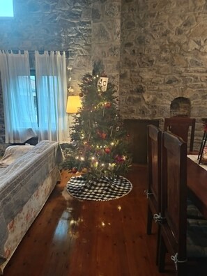 3 bedrooms, iron/ironing board, travel crib, free WiFi