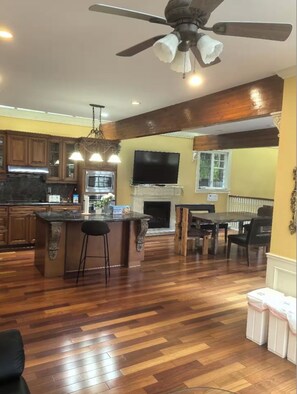 Interior - VanDusen Homestay in Vancouver Close to UBC and Public Transits (Vancouver)