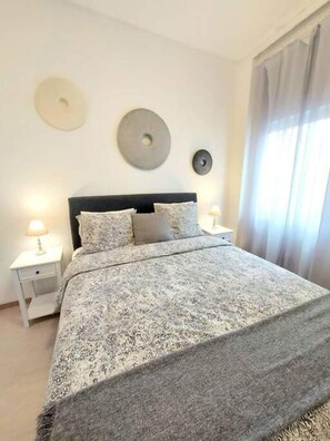 Desk, iron/ironing board, free WiFi, bed sheets - Plateon 21 at Keramikos Athens (Athina)