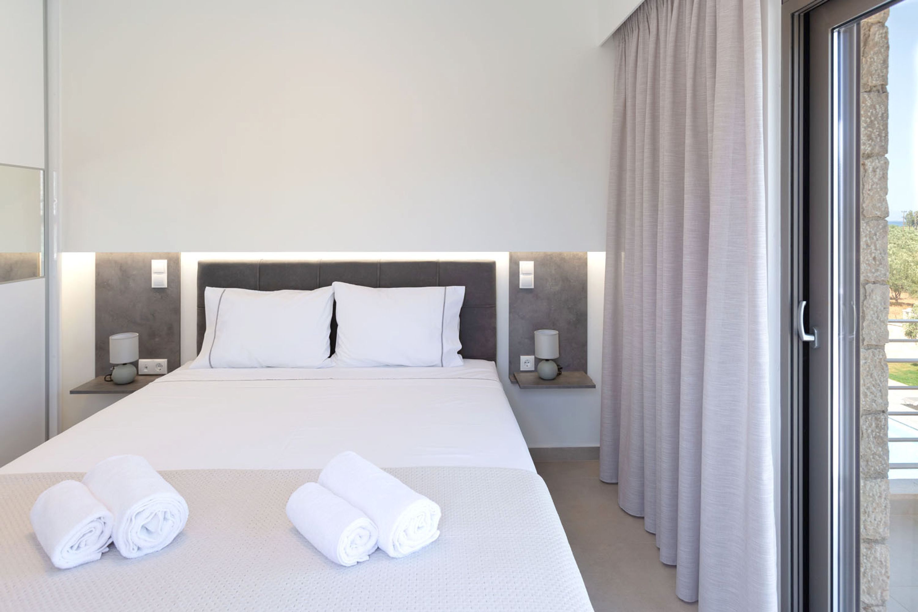 2 Schlafzimmer, Schreibtisch, Bügeleisen/Bügelbrett, Reisekinderbett