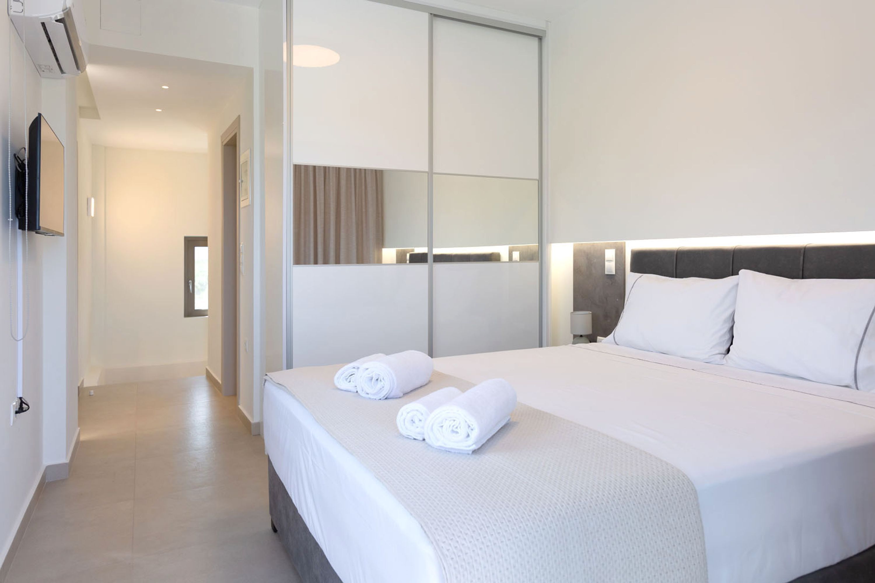 1 Schlafzimmer, Schreibtisch, Bügeleisen/Bügelbrett, Reisekinderbett