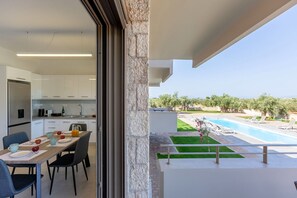 Outdoor dining - Azari Lifetime Memories Villa 3 (Astros)
