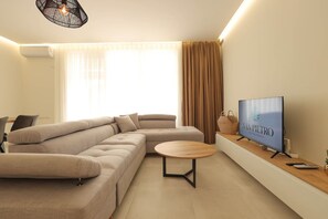 TV, offices - SanPietro Vacation Apartment 018 (Plazhi San Pietro)