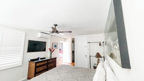 Free WiFi, bed sheets - Delightful 2-bedroom condo with AC Luana Kai D104 (Kihei)