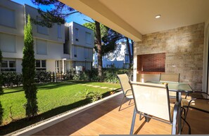 Outdoor dining - SanPietro Vacation Apartment 039 (Durrës)