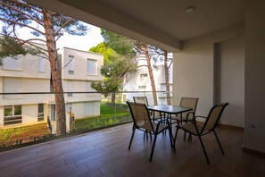 Outdoor dining - SanPietro Vacation Apartment 038 (Durrës)