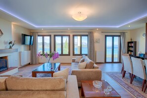 TV, fireplace, offices - Buena Vista Villa - Amazing sea view (Ligia)