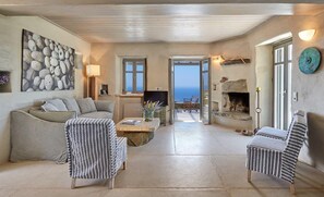 TV, fireplace, offices - VILLA MELIA (200m2) - Serenity & Spectacular View (Tinos)