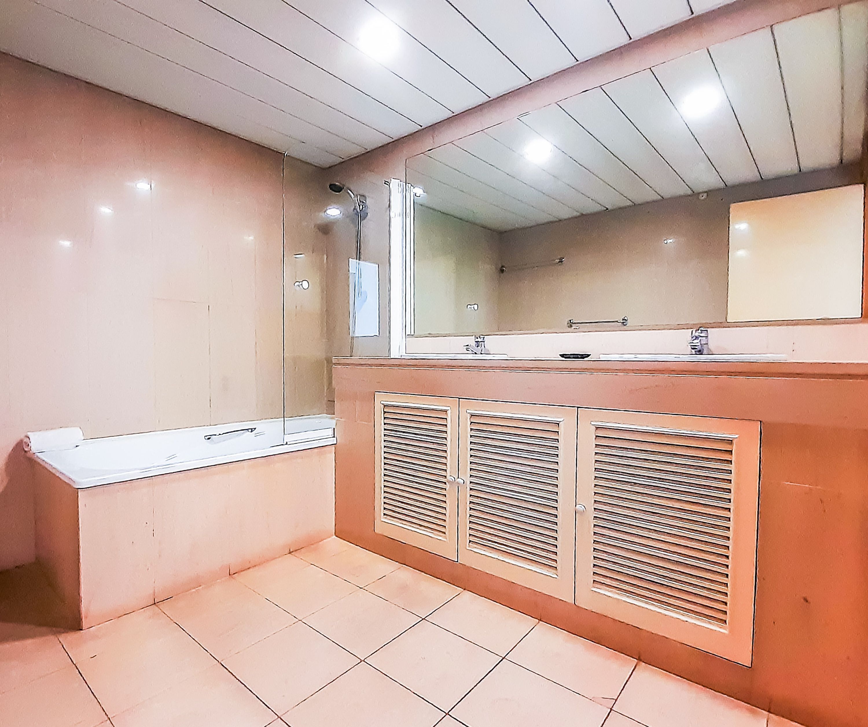 A bathroom with a bathtub, a sink, and a mirror.