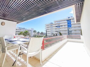 Outdoor dining - Por do Sol Dourado | T2 HsRentals Vilamarina (Vilamoura)
