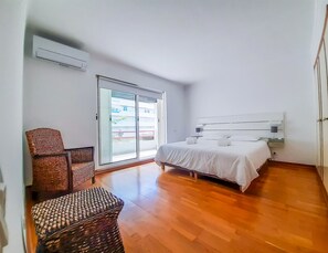 2 bedrooms, iron/ironing board, free WiFi, bed sheets - Por do Sol Dourado | T2 HsRentals Vilamarina (Vilamoura)