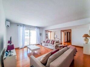 TV - Por do Sol Dourado | T2 HsRentals Vilamarina (Vilamoura)