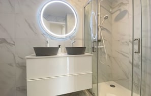 Hair dryer, towels - Penthouse Triplex com Jacuzzi |T3 HsRentals Vilama (Vilamoura)