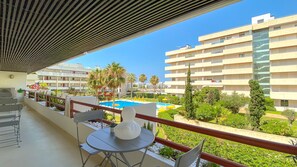 Outdoor dining - YES! Incrível Vista Piscina | T2 HsRentals Vilamar (Vilamoura)