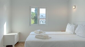 4 bedrooms, iron/ironing board, free WiFi, bed sheets - Vila Shradhala | V4 HsR Marina Vilamoura (Vilamoura)