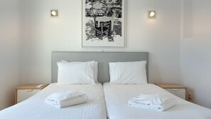 4 bedrooms, iron/ironing board, free WiFi, bed sheets - Vila Shradhala | V4 HsR Marina Vilamoura (Vilamoura)