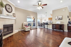 Unclassified image, 5 of 73, button - New! Spacious 3BR Getaway, Easy Access to Abilene. Sleeps 6 (Tuscola)