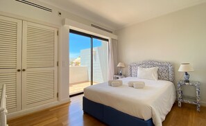 2 bedrooms, iron/ironing board, free WiFi, bed sheets - Intemporal Duplex Marina | T2 HsRentals Vilamoura (Vilamoura)