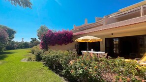 Outdoor dining - T2 Monte Sol W/Pool • Sunny Patio by HsR Vilamoura (Vilamoura)