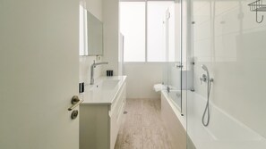 Shower, hair dryer, towels - Geula Tulipe in Tel Aviv-Yafo (Tel Aviv-Yafo)