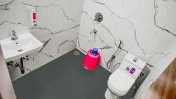 Dobbeltrom | Bad | Toalettartikler (inkludert), tøfler, håndklær og såpe