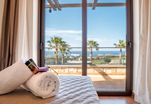 3 bedrooms, iron/ironing board, free WiFi, bed sheets - Bliss Villa 1 with private swimming pool (Anissaras)