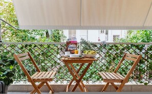 Outdoor dining - Cozy in Athens Neos Kosmos, an original vibe (Athina)