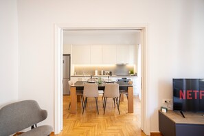 Dining - Elegant 3-Bedroom Retreat in the Heart of Kolonaki (Athina)