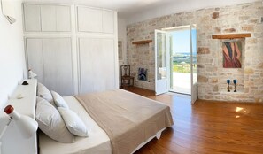 3 bedrooms, desk, iron/ironing board, travel cot - Villa Joy in Ampelas, Paros (Ampelas)