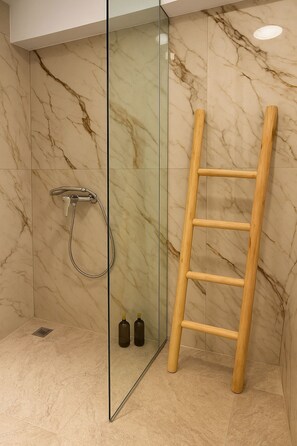 Shower, hair dryer, towels - Athenian Stay 605 Apartment (Athina)