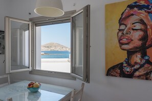 Dining - Seaview house , 2' from the town (Naousa)