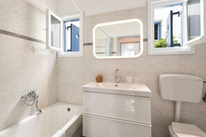 Shower, hair dryer, towels - Menta II in Naousa, with free parking/ Paros (Naousa)