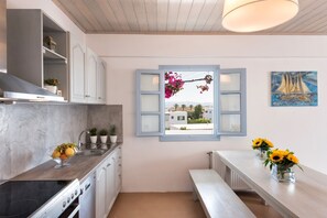 Fridge, oven, stovetop, dishwasher - Menta I, in the heart of Naousa/free parking,Paros (Naousa)