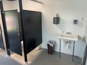 Dusche, Seife, Toilettenpapier