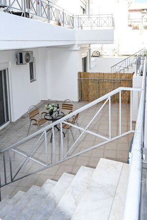 Outdoor dining - Casa 30 House B Center of Ialysos (Ialysos)